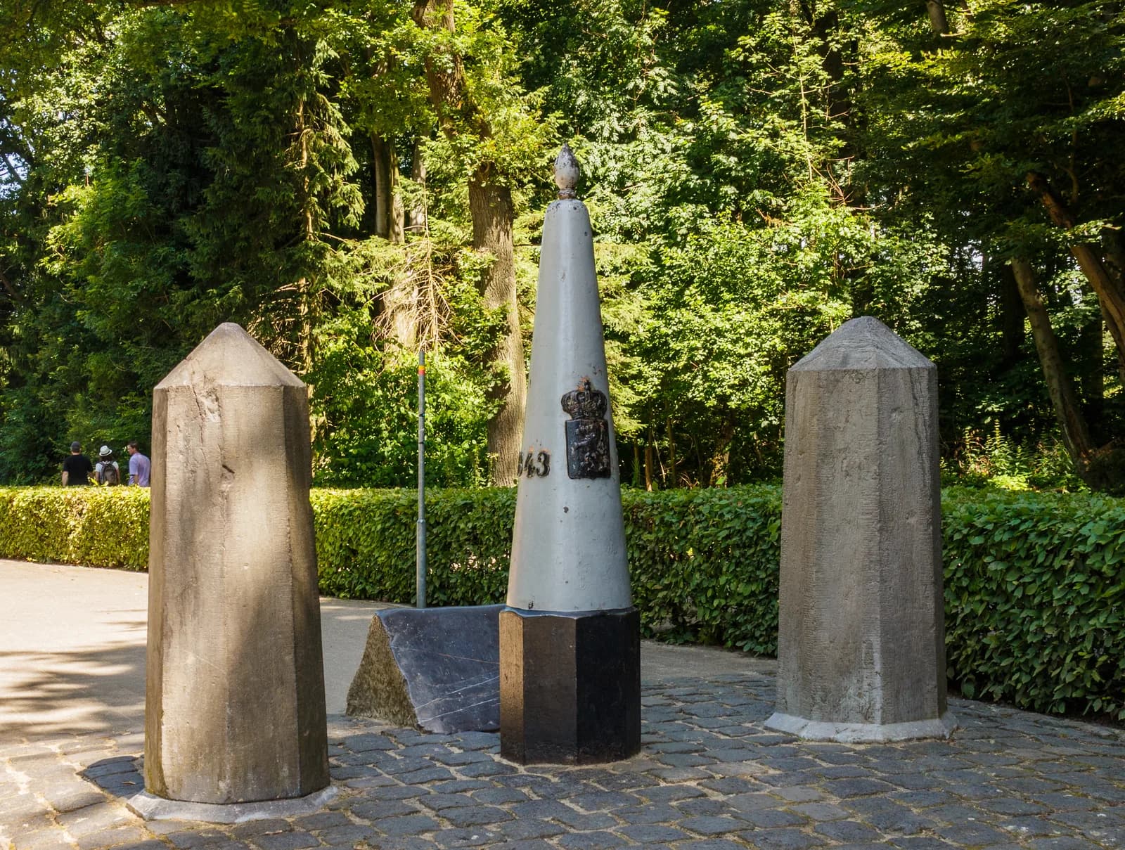 Bornes du point des trois frontières sur le Vaalserberg, à Vaals, où se rejoignent les Pays-Bas, l'Allemagne et la Belgique
