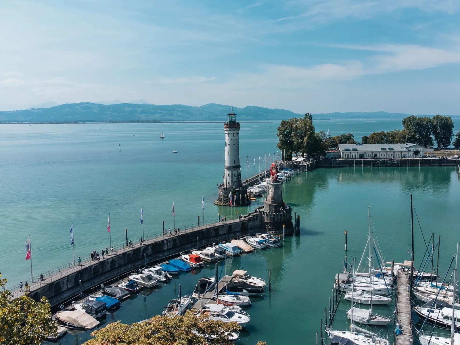 Le port de Lindau sur le lac de Constance, avec son phare et le Lion de Bavière