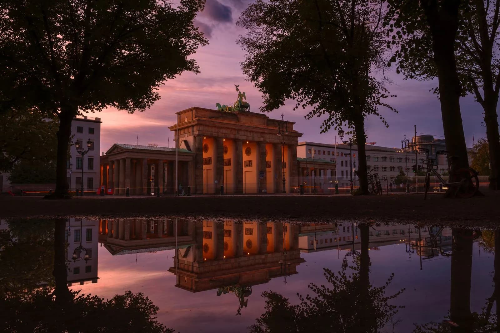 La porte de Brandebourg à Berlin au lever du jour